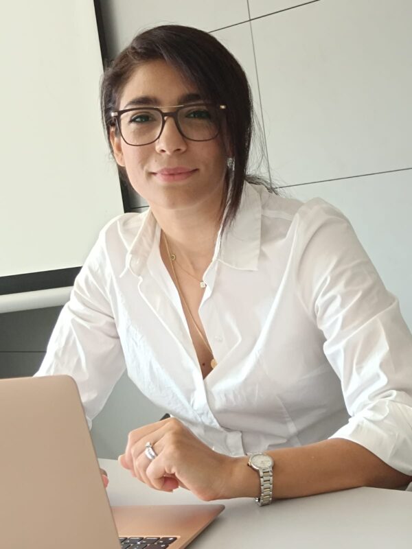 Dr Laleh Esfandiari
